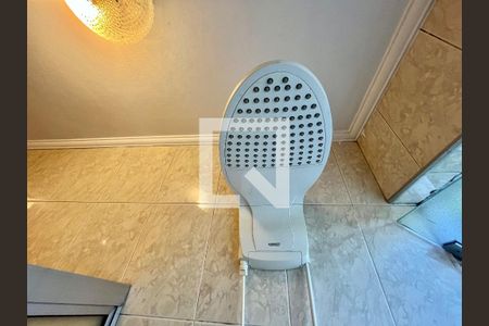 Casa à venda com 280m², 5 quartos e 2 vagas Casa à venda com 280m², 5 quartos e 2 vagasBanheiro