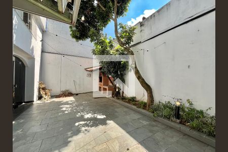 Casa à venda com 280m², 5 quartos e 2 vagas Casa à venda com 280m², 5 quartos e 2 vagasQuintal