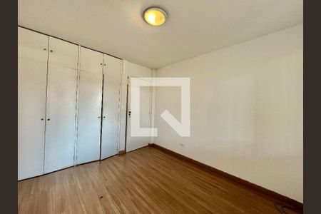 Casa à venda com 280m², 5 quartos e 2 vagas Casa à venda com 280m², 5 quartos e 2 vagasQuarto 2