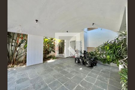 Casa à venda com 280m², 5 quartos e 2 vagas Casa à venda com 280m², 5 quartos e 2 vagasGaragem