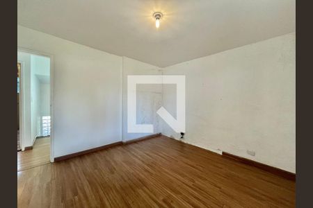 Casa à venda com 280m², 5 quartos e 2 vagas Casa à venda com 280m², 5 quartos e 2 vagasQuarto 4