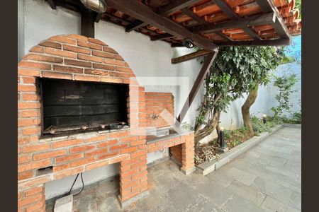 Casa à venda com 280m², 5 quartos e 2 vagas Casa à venda com 280m², 5 quartos e 2 vagasChurrasqueira