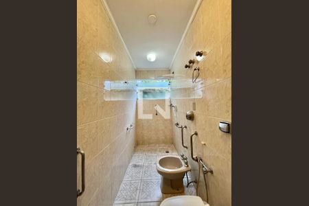 Casa à venda com 280m², 5 quartos e 2 vagas Casa à venda com 280m², 5 quartos e 2 vagasBanheiro da Suíte