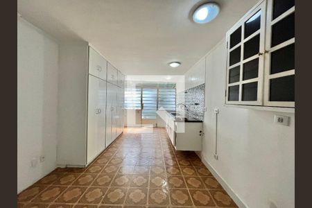 Casa à venda com 280m², 5 quartos e 2 vagas Casa à venda com 280m², 5 quartos e 2 vagasCozinha