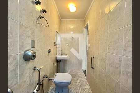 Casa à venda com 280m², 5 quartos e 2 vagas Casa à venda com 280m², 5 quartos e 2 vagasBanheiro da Suíte