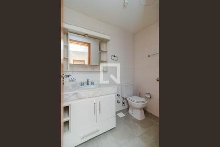 Banheiro de apartamento para alugar com 1 quarto, 47m² em Santana, Porto Alegre