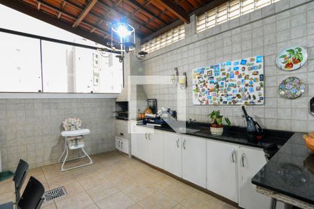 Casa à venda com 240m², 4 quartos e 4 vagas Casa à venda com 240m², 4 quartos e 4 vagasCozinha