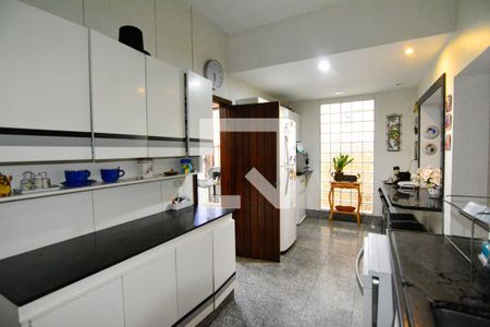 Casa à venda com 240m², 4 quartos e 4 vagas Casa à venda com 240m², 4 quartos e 4 vagasCozinha