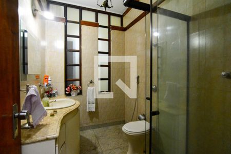 Casa à venda com 240m², 4 quartos e 4 vagas Casa à venda com 240m², 4 quartos e 4 vagasBanheiro