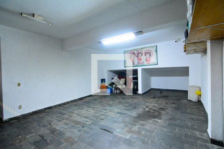 Casa à venda com 240m², 4 quartos e 4 vagas Casa à venda com 240m², 4 quartos e 4 vagasGaragem