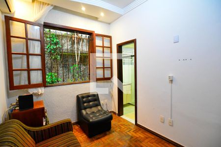 Casa à venda com 240m², 4 quartos e 4 vagas Casa à venda com 240m², 4 quartos e 4 vagasSuíte