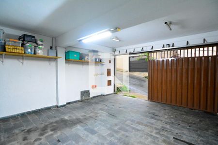 Casa à venda com 240m², 4 quartos e 4 vagas Casa à venda com 240m², 4 quartos e 4 vagasGaragem