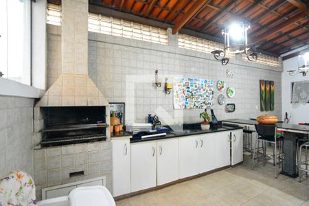 Casa à venda com 240m², 4 quartos e 4 vagas Casa à venda com 240m², 4 quartos e 4 vagasCozinha