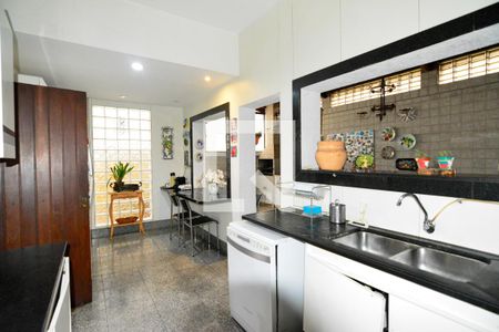 Casa à venda com 240m², 4 quartos e 4 vagas Casa à venda com 240m², 4 quartos e 4 vagasCozinha