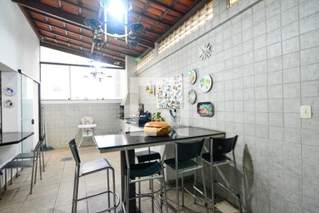 Casa à venda com 240m², 4 quartos e 4 vagas Casa à venda com 240m², 4 quartos e 4 vagasCozinha