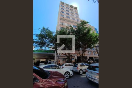 Apartamento à venda com 115m², 2 quartos e 1 vaga Apartamento à venda com 115m², 2 quartos e 1 vagaFachada
