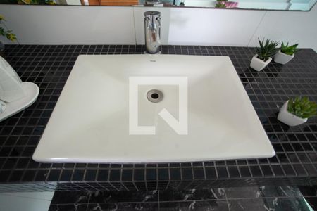 Casa à venda com 520m², 4 quartos e 5 vagas Casa à venda com 520m², 4 quartos e 5 vagasBanheiro 2