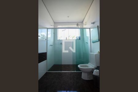 Casa à venda com 520m², 4 quartos e 5 vagas Casa à venda com 520m², 4 quartos e 5 vagasBanheiro da Suíte 2