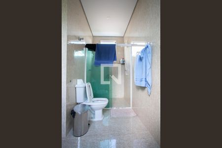 Casa à venda com 520m², 4 quartos e 5 vagas Casa à venda com 520m², 4 quartos e 5 vagasBanheiro da Suíte 1