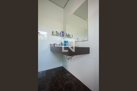 Casa à venda com 520m², 4 quartos e 5 vagas Casa à venda com 520m², 4 quartos e 5 vagasBanheiro da Suíte 2