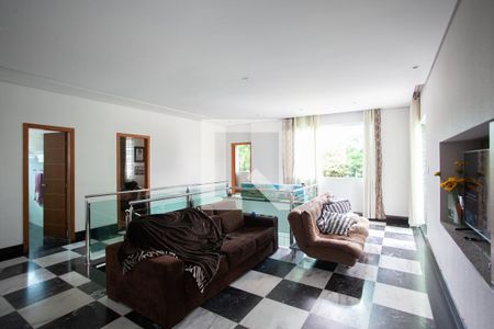 Casa à venda com 520m², 4 quartos e 5 vagas Casa à venda com 520m², 4 quartos e 5 vagas Sala 3