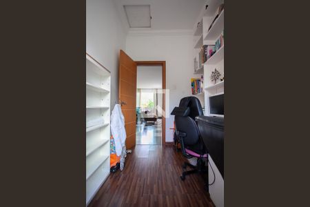 Casa à venda com 520m², 4 quartos e 5 vagas Casa à venda com 520m², 4 quartos e 5 vagasEscritório 2