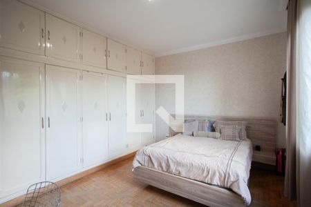 Casa à venda com 520m², 4 quartos e 5 vagas Casa à venda com 520m², 4 quartos e 5 vagasQuarto 2