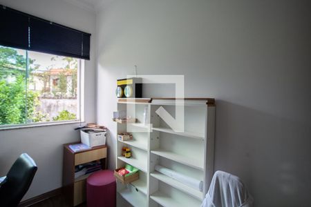 Casa à venda com 520m², 4 quartos e 5 vagas Casa à venda com 520m², 4 quartos e 5 vagasEscritório 2