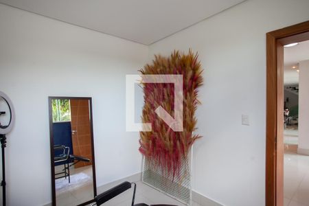 Casa à venda com 520m², 4 quartos e 5 vagas Casa à venda com 520m², 4 quartos e 5 vagasEscritório 1