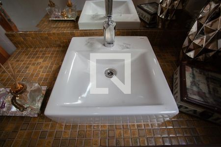 Casa à venda com 520m², 4 quartos e 5 vagas Casa à venda com 520m², 4 quartos e 5 vagasBanheiro 1