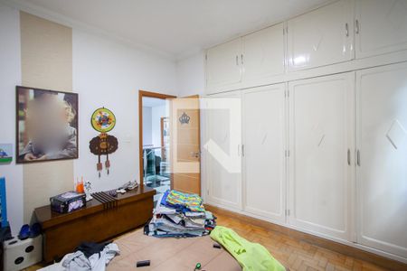 Casa à venda com 520m², 4 quartos e 5 vagas Casa à venda com 520m², 4 quartos e 5 vagasQuarto 1