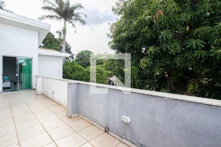 Casa à venda com 520m², 4 quartos e 5 vagas Casa à venda com 520m², 4 quartos e 5 vagasTerraço