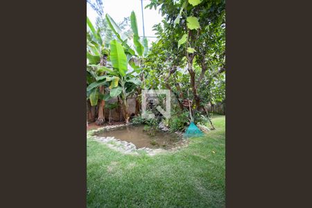 Casa à venda com 520m², 4 quartos e 5 vagas Casa à venda com 520m², 4 quartos e 5 vagasQuintal