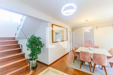 Casa à venda com 300m², 4 quartos e 3 vagas Casa à venda com 300m², 4 quartos e 3 vagasSala