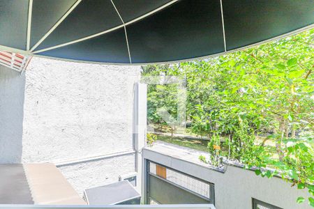 Casa à venda com 300m², 4 quartos e 3 vagas Casa à venda com 300m², 4 quartos e 3 vagasVaranda