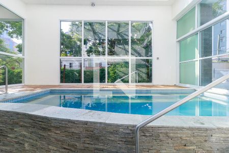 Apartamento à venda com 131m², 3 quartos e 3 vagas Apartamento à venda com 131m², 3 quartos e 3 vagasPiscina Coberta