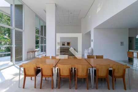 Apartamento à venda com 131m², 3 quartos e 3 vagas Apartamento à venda com 131m², 3 quartos e 3 vagasSalão de Festas