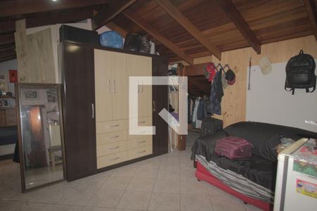 Casa à venda com 180m², 3 quartos e 3 vagasSótão