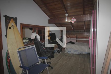 Casa à venda com 180m², 3 quartos e 3 vagasSótão