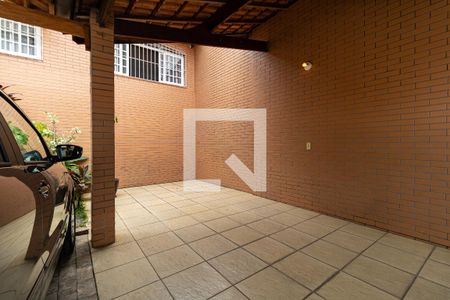 Casa à venda com 240m², 2 quartos e 2 vagas Casa à venda com 240m², 2 quartos e 2 vagasGaragem