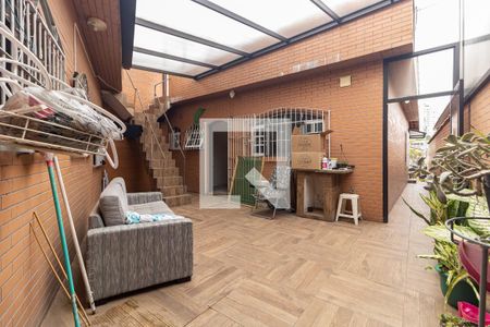 Casa à venda com 240m², 2 quartos e 2 vagas Casa à venda com 240m², 2 quartos e 2 vagasQuintal