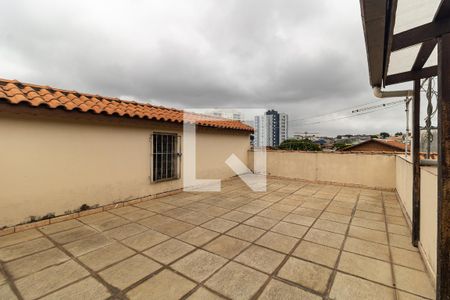 Casa à venda com 240m², 2 quartos e 2 vagas Casa à venda com 240m², 2 quartos e 2 vagasTerraço