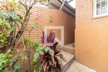 Casa à venda com 240m², 2 quartos e 2 vagas Casa à venda com 240m², 2 quartos e 2 vagasEscada