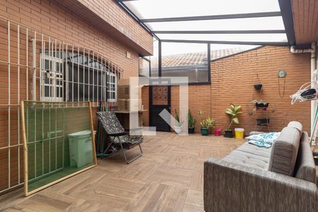 Casa à venda com 240m², 2 quartos e 2 vagas Casa à venda com 240m², 2 quartos e 2 vagasQuintal