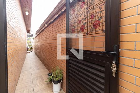 Casa à venda com 240m², 2 quartos e 2 vagas Casa à venda com 240m², 2 quartos e 2 vagasCorredor Lateral