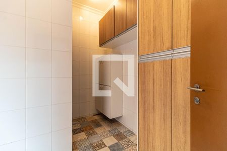 Casa à venda com 240m², 2 quartos e 2 vagas Casa à venda com 240m², 2 quartos e 2 vagasLavanderia