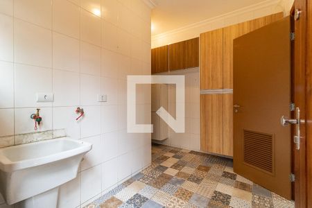 Casa à venda com 240m², 2 quartos e 2 vagas Casa à venda com 240m², 2 quartos e 2 vagasLavanderia