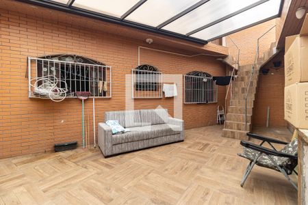 Casa à venda com 240m², 2 quartos e 2 vagas Casa à venda com 240m², 2 quartos e 2 vagasQuintal