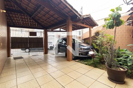 Casa à venda com 240m², 2 quartos e 2 vagas Casa à venda com 240m², 2 quartos e 2 vagasGaragem
