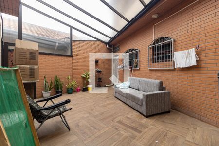 Casa à venda com 240m², 2 quartos e 2 vagas Casa à venda com 240m², 2 quartos e 2 vagasQuintal